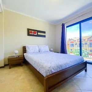 Holiday home Gold Coast Beach Walk 3 Pools Club House Gym, Palm Beach