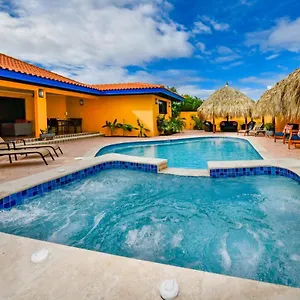 Holiday home Newly Renovated Polynesian Themed In Noord, Palm Beach